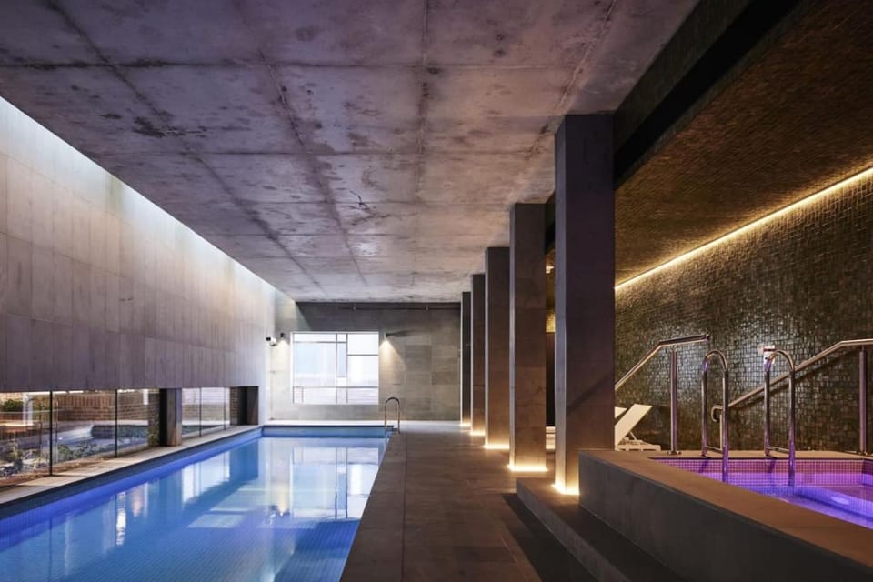 NYC-Style Loft 2BR Docklands Pool Arcade Apartment in Melbourne