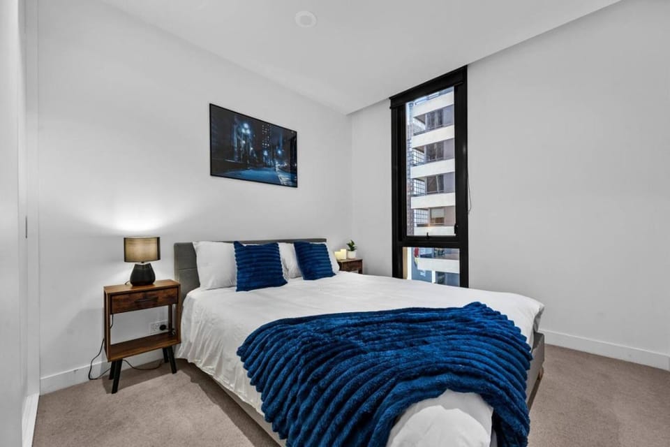 Designer 2BR Heart of CBD Pool Free Trams Apartment in Melbourne