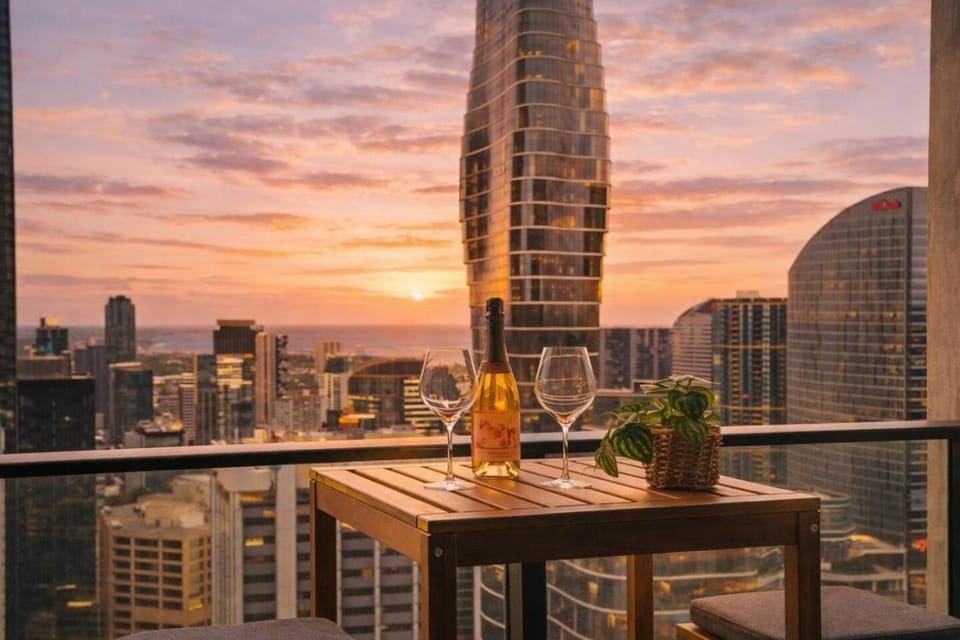 Level 42 Skyline 2BR Private Balcony Pool Apartment in Melbourne