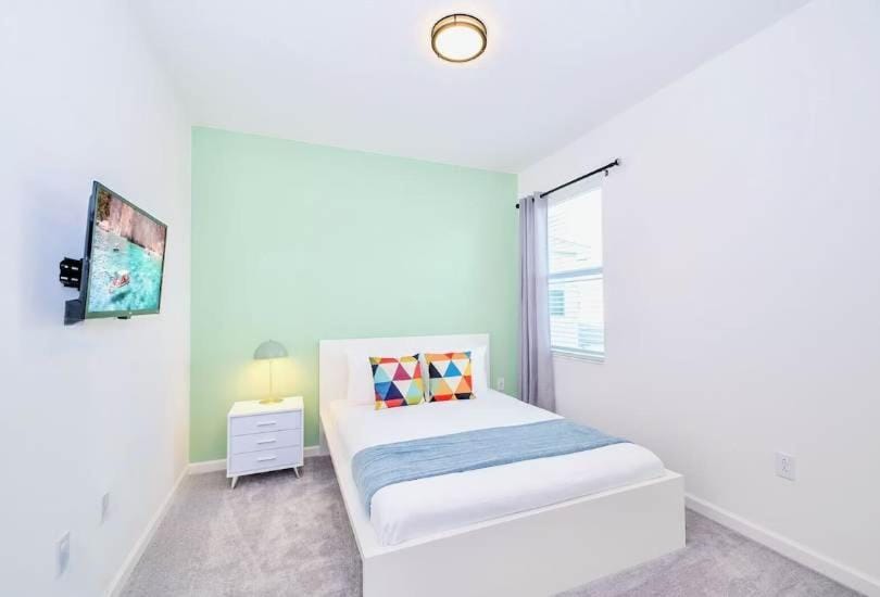 Pet-Friendly 8BR Near Disney - Private Pool & Hot Tub House in Kissimmee