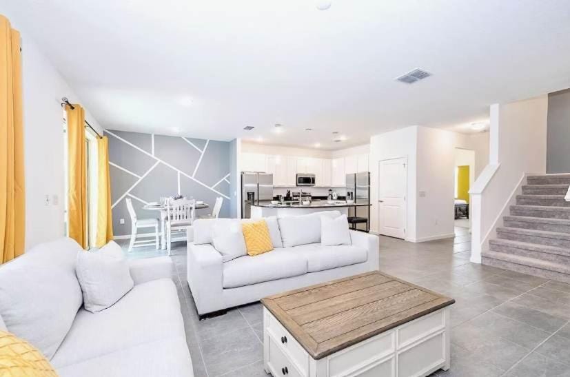 Pet-Friendly 8BR Near Disney - Private Pool & Hot Tub House in Kissimmee