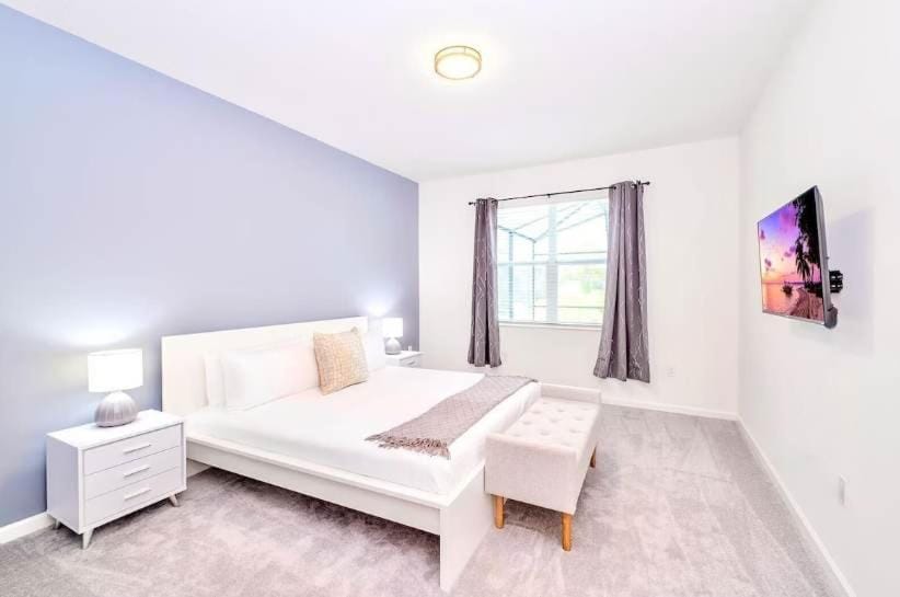 Pet-Friendly 8BR Near Disney - Private Pool & Hot Tub House in Kissimmee
