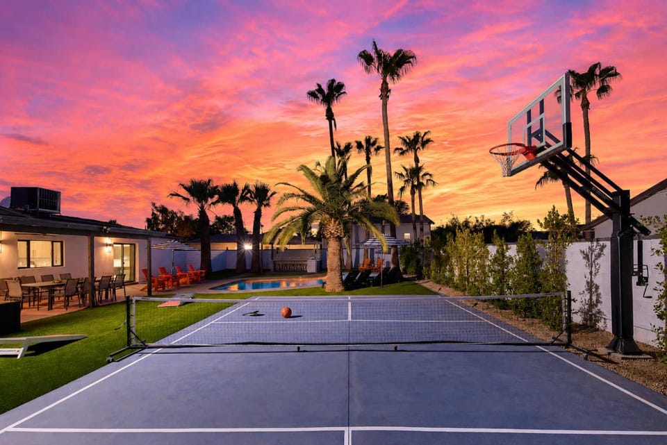 Cactus Palms -Pool-Pickleball-Sports Court-Games House in Scottsdale