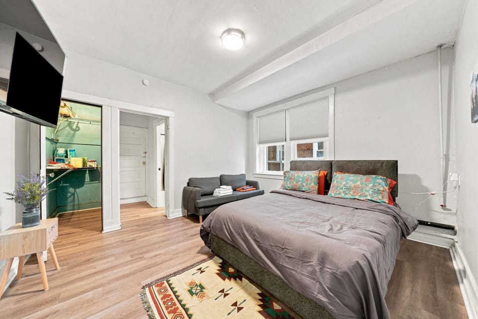 Bed, Photo of the whole room, Bedroom