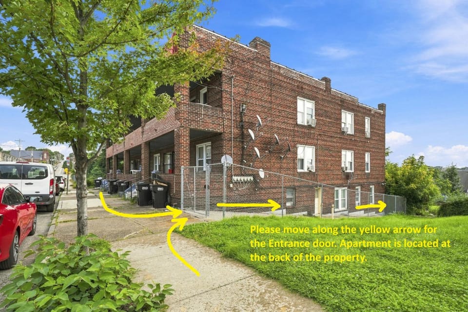 Property building, Neighbourhood, Street view, Location, Parking