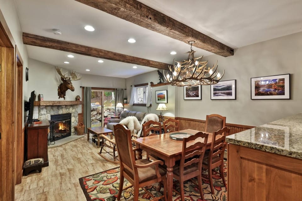 Forest Hearth at The Woods - 2BR Garden Condo with Pool & Spa - Sleeps 6 Apartment in Mendon