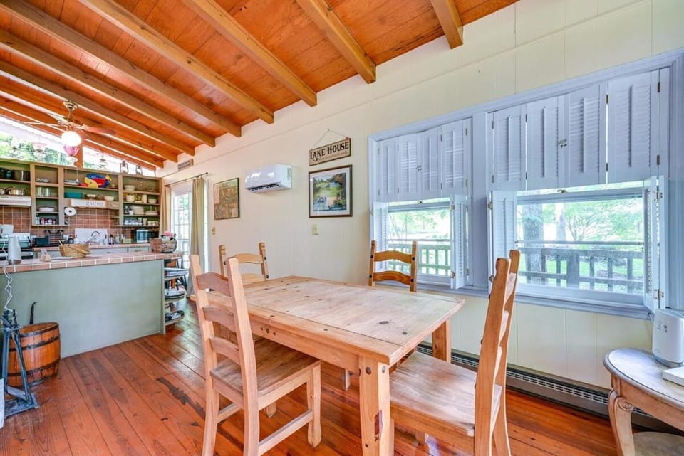 Waterfront Nolin Lake Retreat with Lake Views House in Nolin Lake