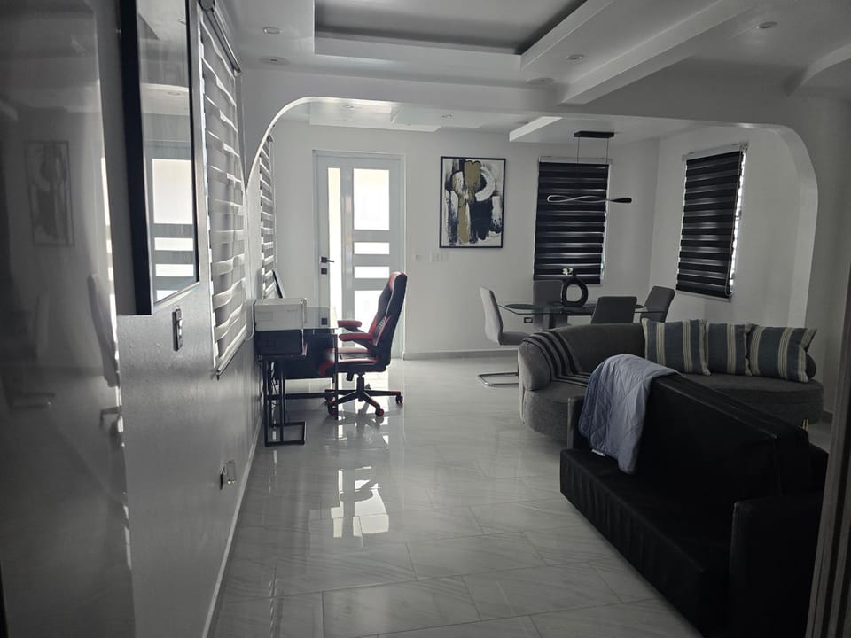 Bed, TV and multimedia, Living room, Seating area