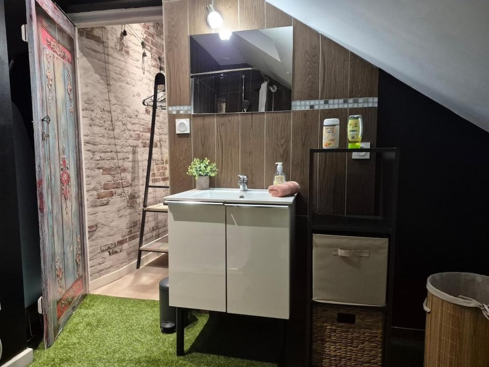 Le Nid caché Apartment in Bourges