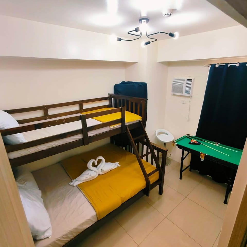 family room 2bedroom 4beds 3 aircon pool view 1086 Apartment hotel in Pasay