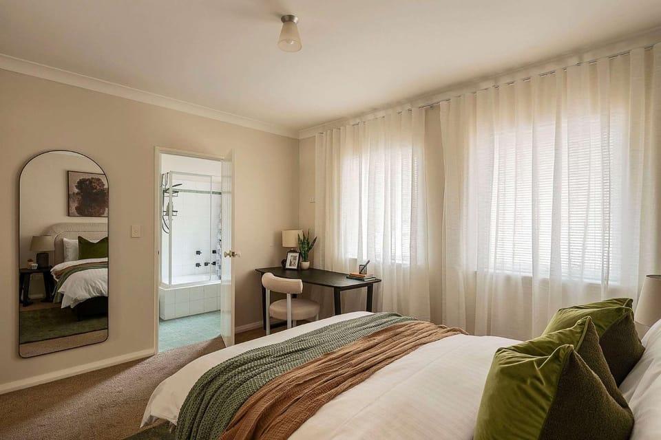 Private 2BR Top Floor Escape Edge of CBD Apartment in Perth