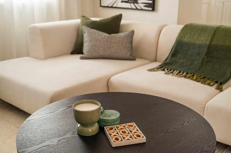 Private 2BR Top Floor Escape Edge of CBD Apartment in Perth