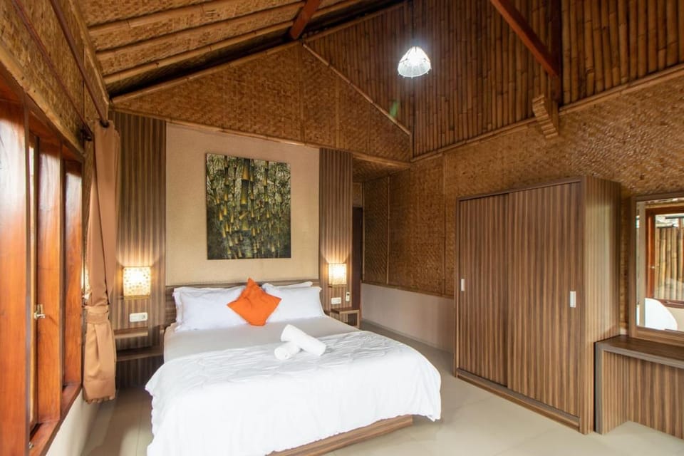 3BR Pool & Mountain View Modern Bamboo Syariah Villa Family Only Villa in Bandung