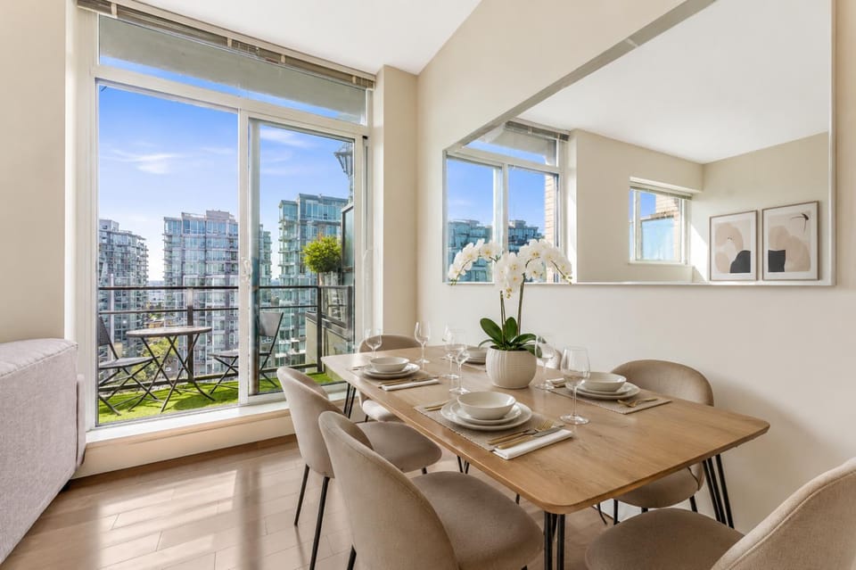 Bright 1 Bedroom in the Heart of Vancouver Apartment in Vancouver