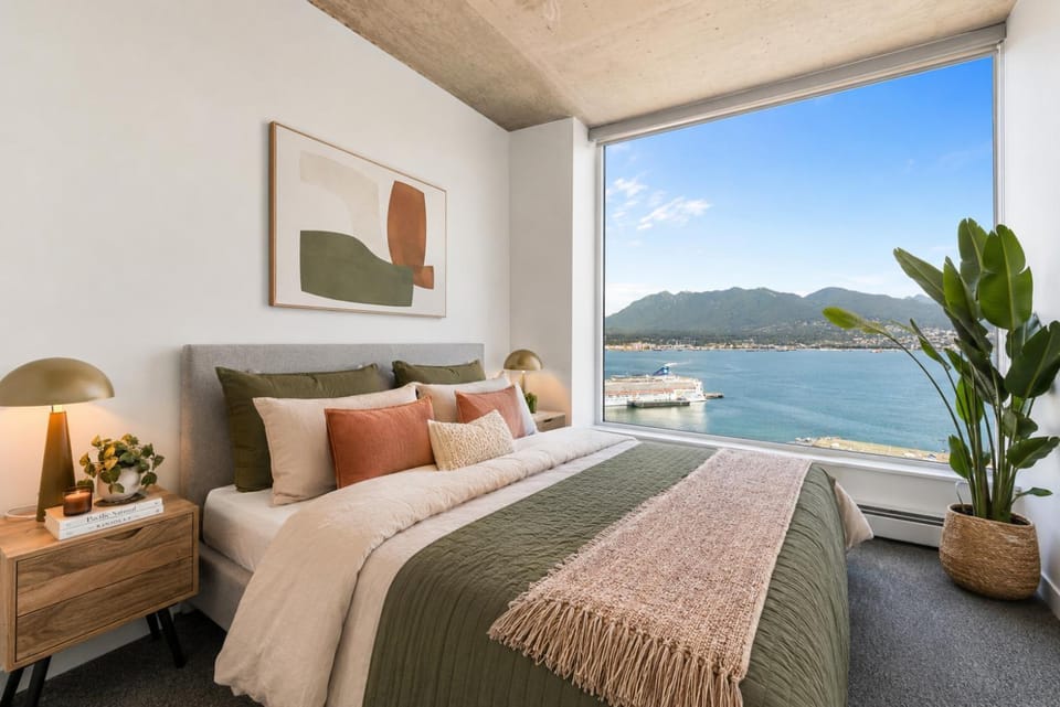 Luxury 2 Bedroom with Million Dollar View Apartment in Vancouver