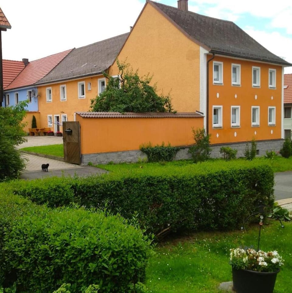Property building, Spring, Neighbourhood
