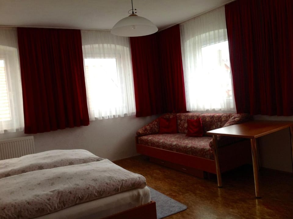 Bed, Photo of the whole room, Seating area, Bedroom