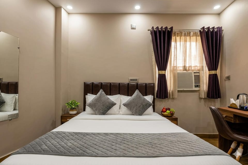 Bed, Photo of the whole room, Bedroom, air conditioner
