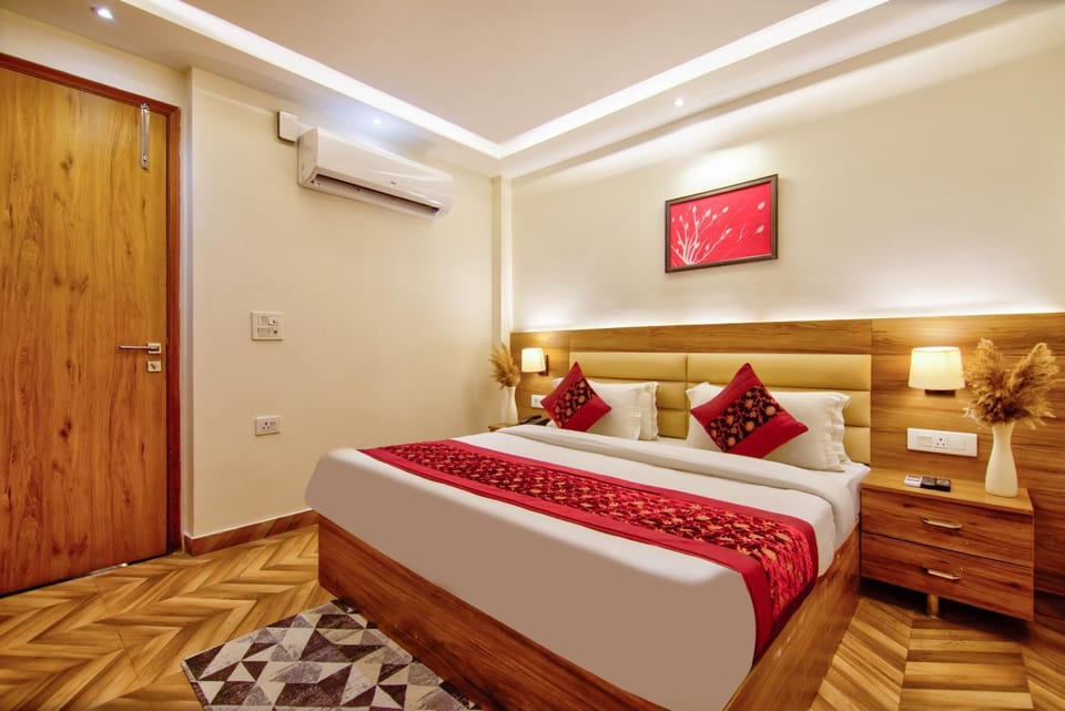 Bed, Photo of the whole room, Bedroom, wardrobe, air conditioner