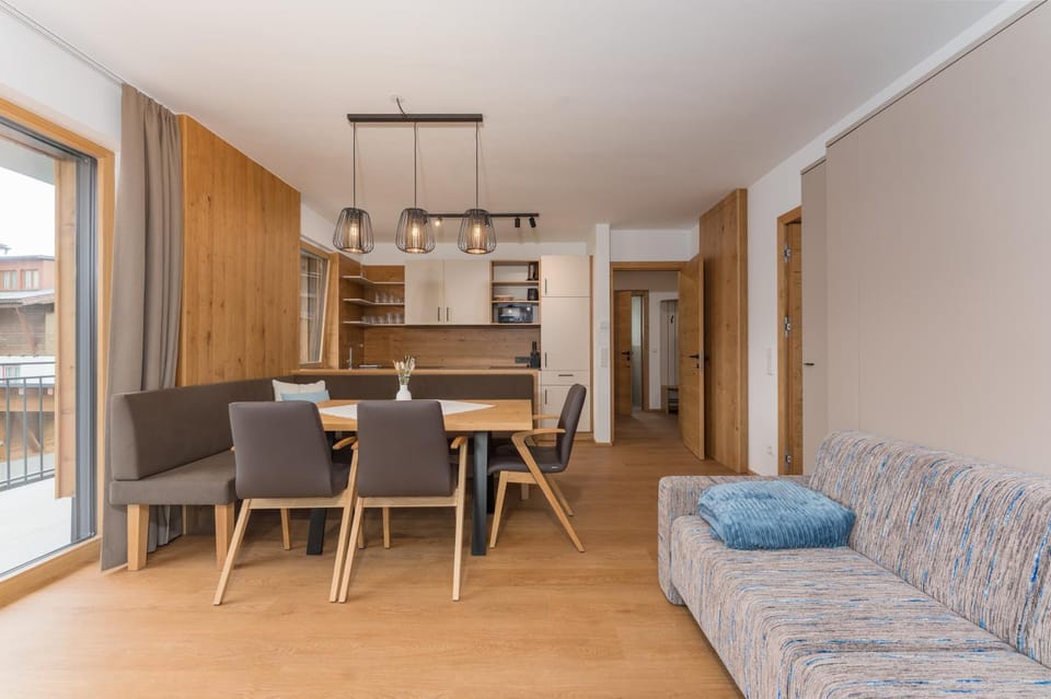 Dining area, kitchen