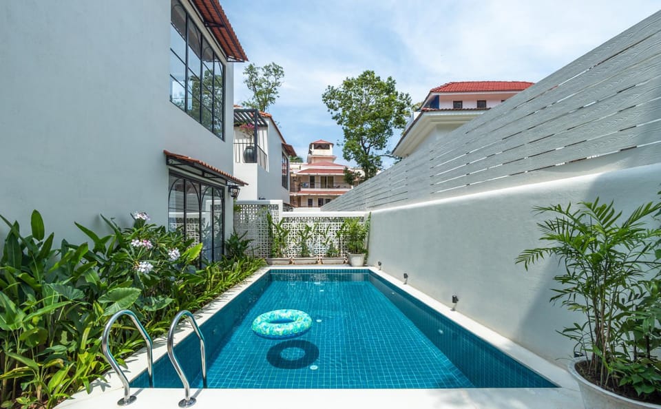 Swimming pool, Swimming pool