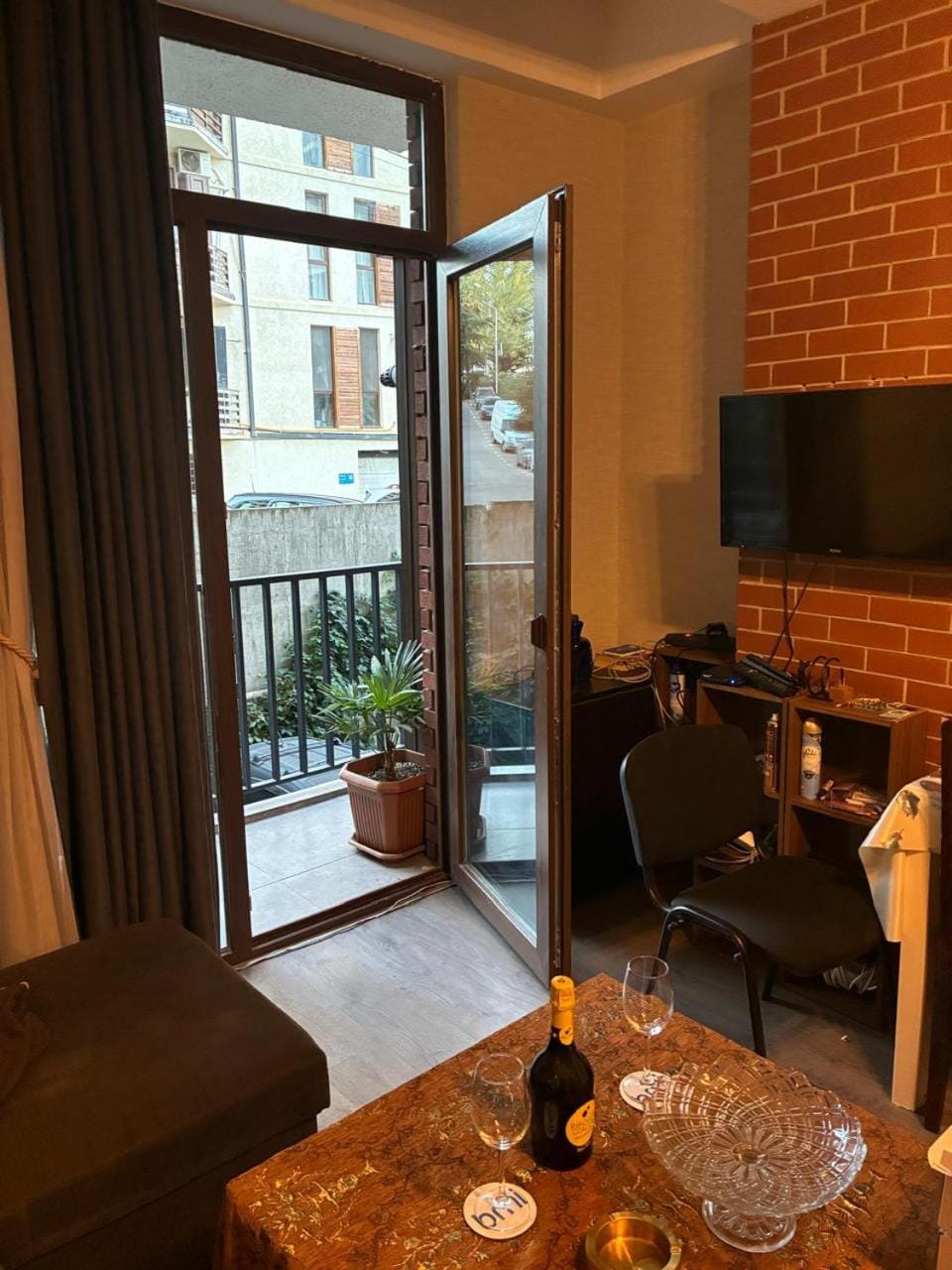 TV and multimedia, Living room, Seating area, Dining area, Evening entertainment