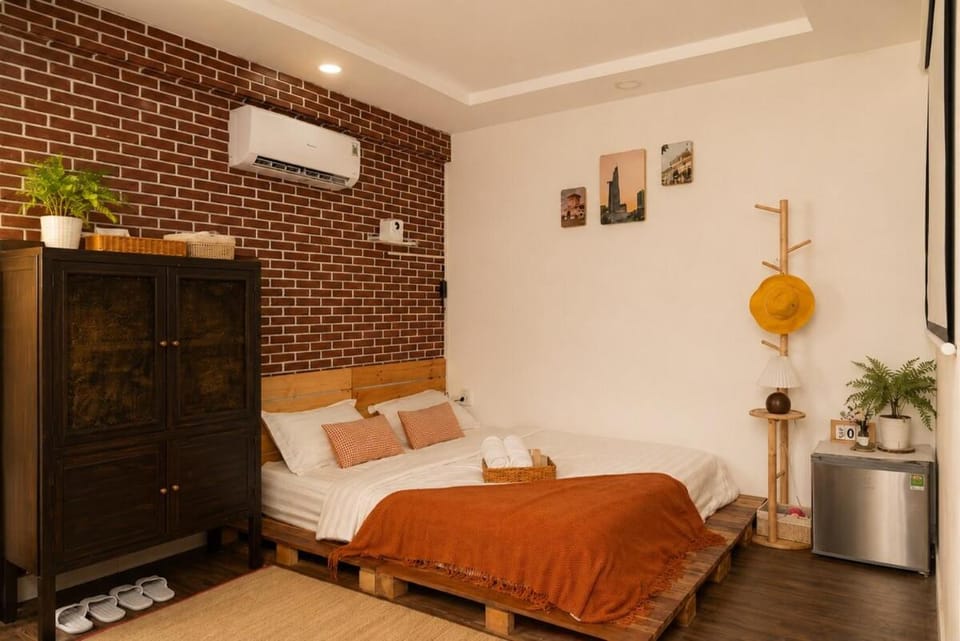 Bed, Photo of the whole room, Bedroom, air conditioner