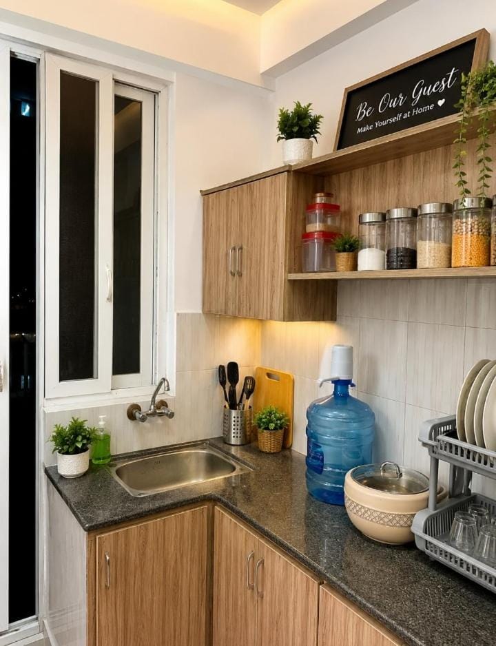 ZOYO Rooms 1 Bed Attach Bath F17 Markaz Islamabad Apartment in Islamabad Capital Territory