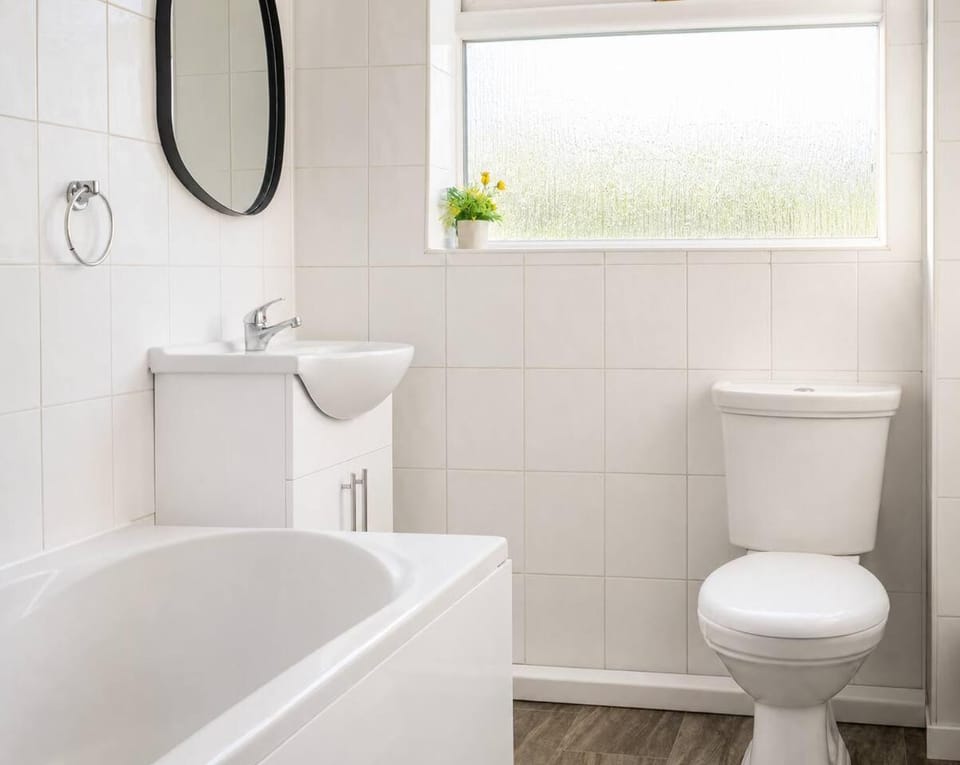 Whole Home Sleeps 8 in West Midlands House in Wolverhampton