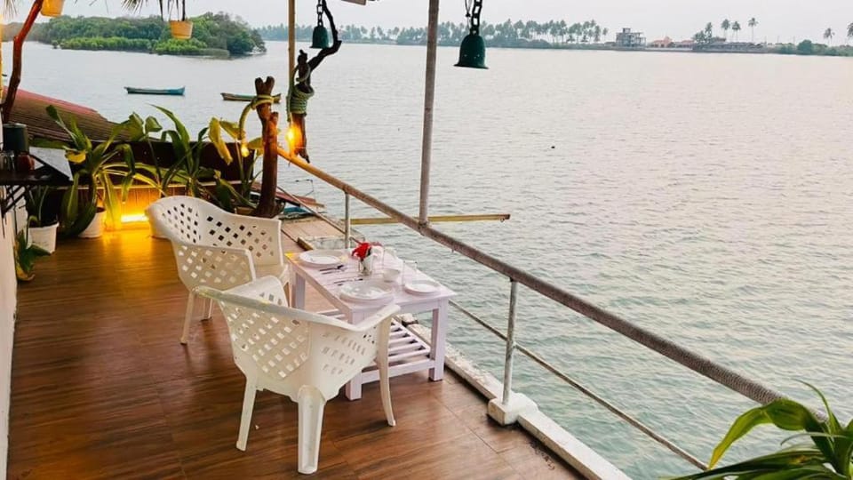 Patio, Day, Natural landscape, View (from property/room), Balcony/Terrace, Living room, Seating area, River view