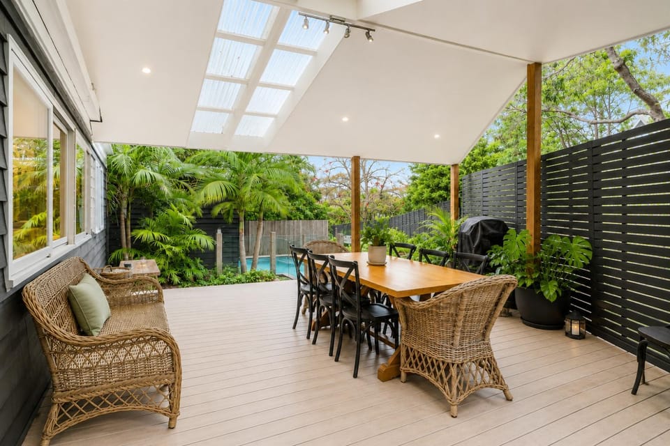 Island Escape with Pool and Heated Spa House in Cowes
