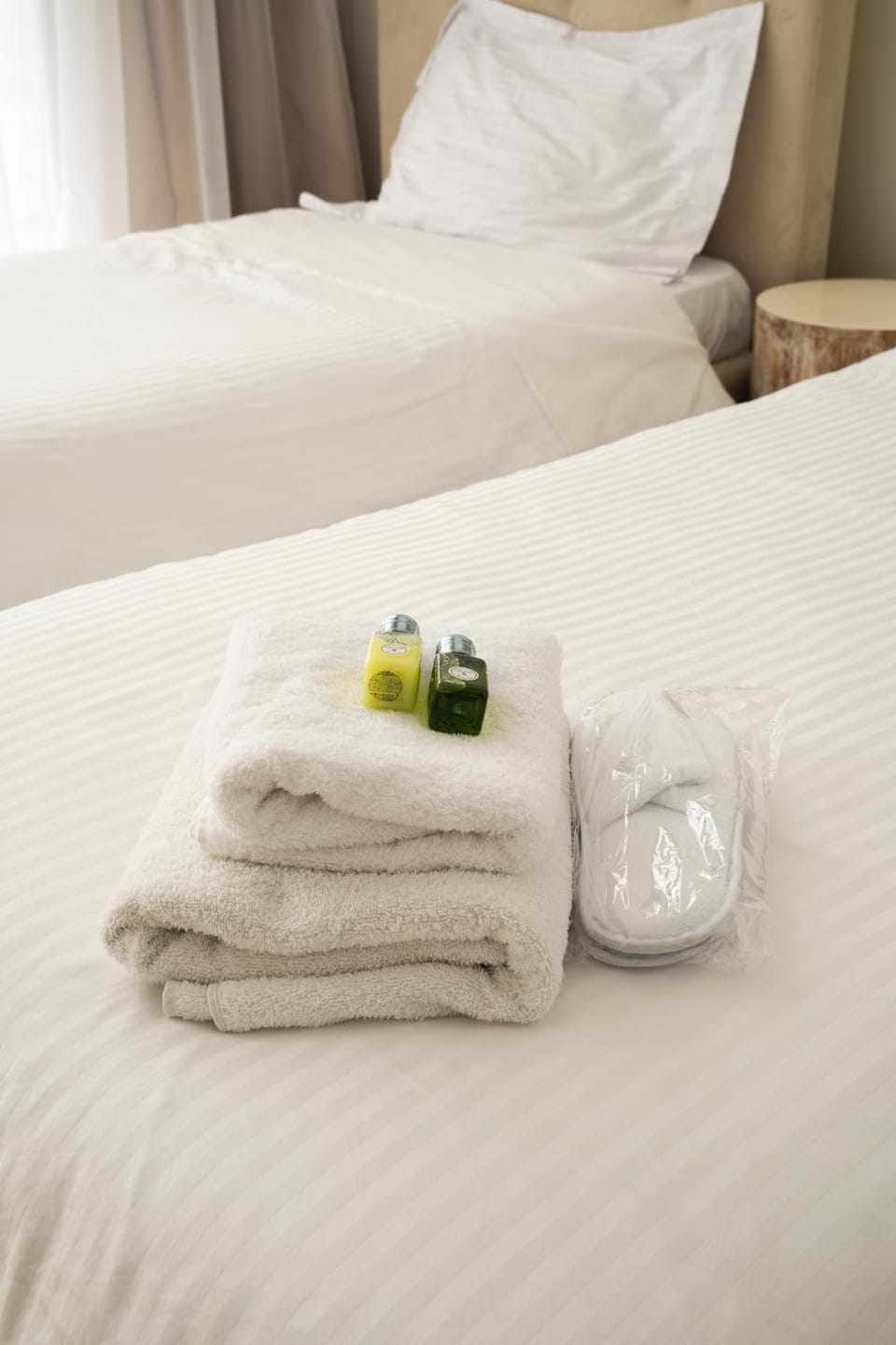 Bed, Bedroom, towels