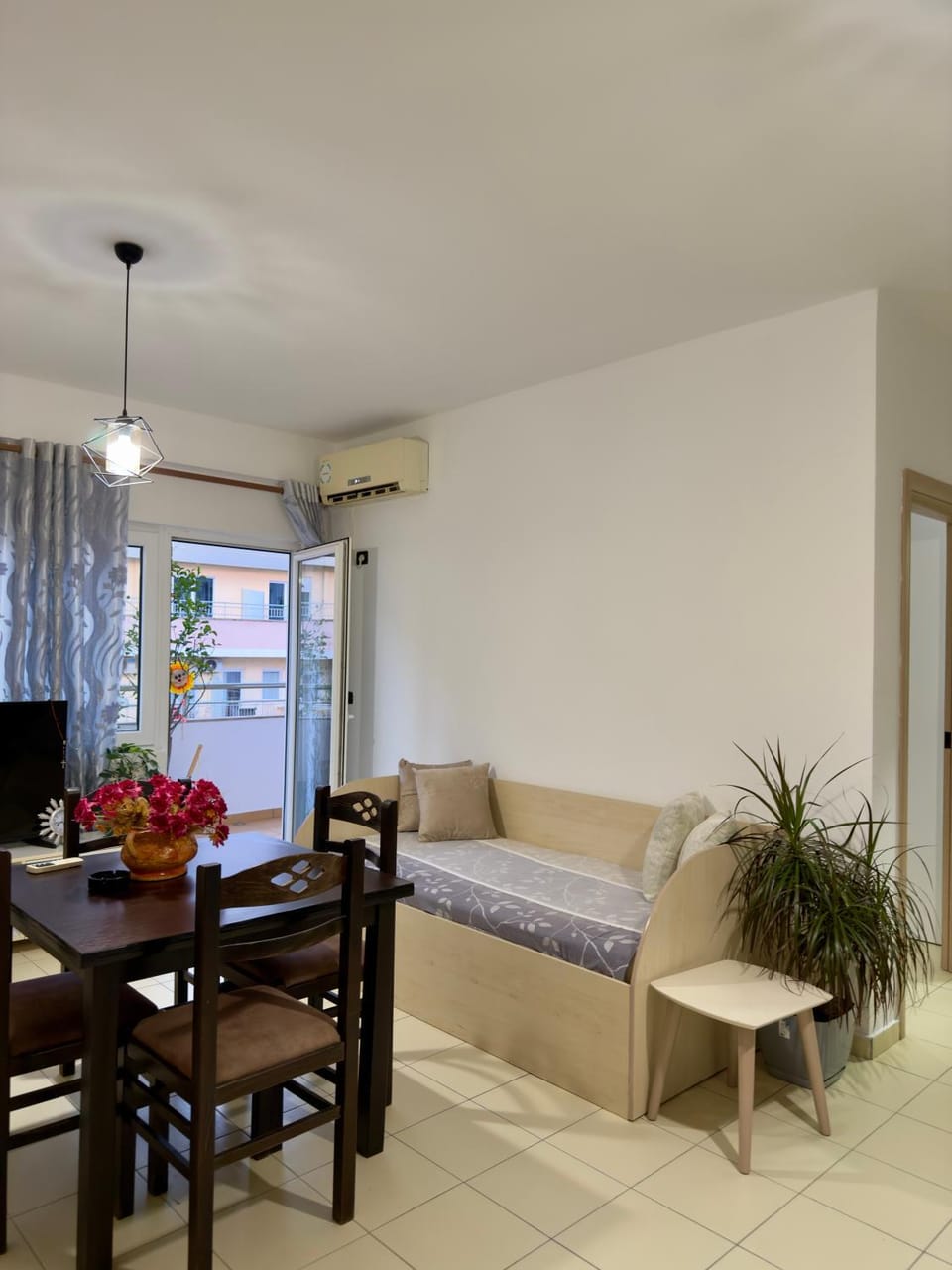 Living room, Seating area, air conditioner