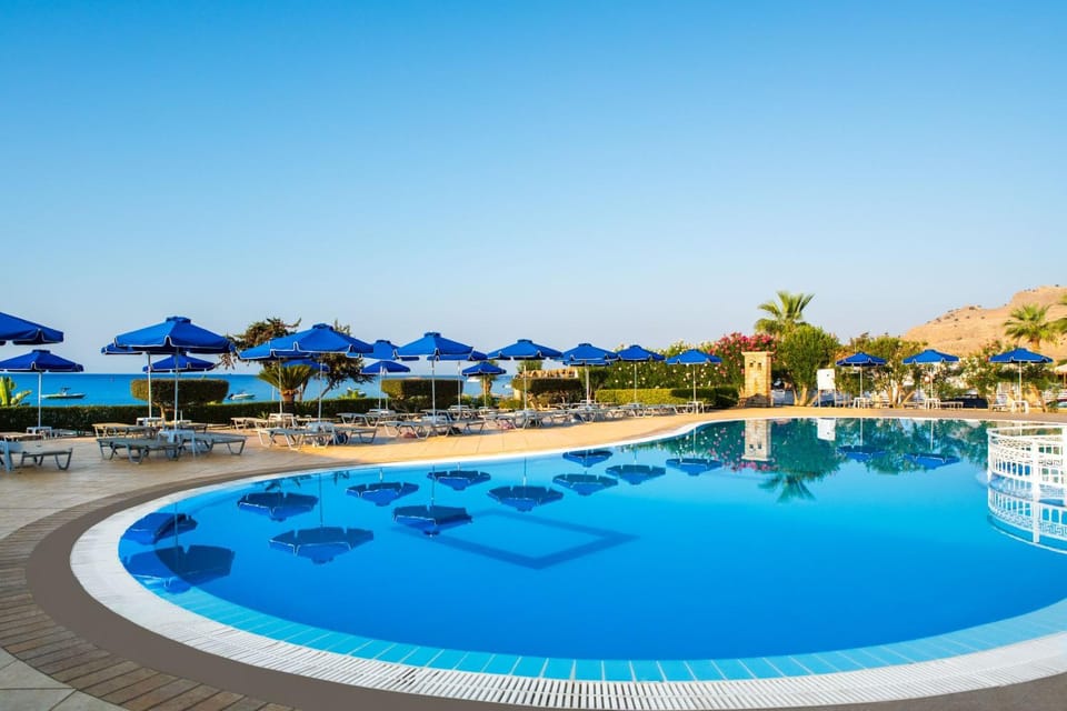 Day, Pool view, Swimming pool, sunbed