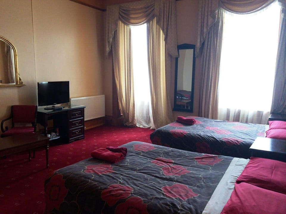 Bed, TV and multimedia, View (from property/room), Photo of the whole room