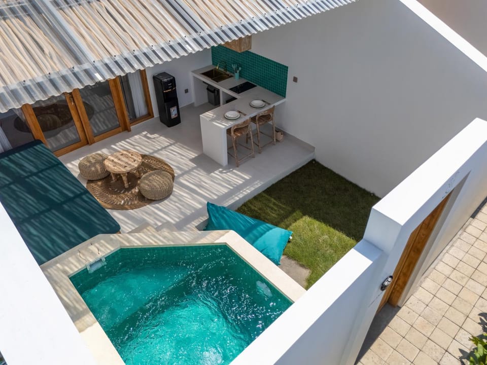 Patio, Day, Dining area, Pool view, Swimming pool
