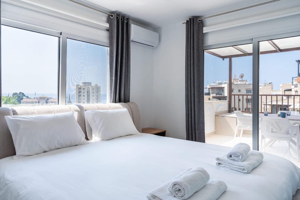 Kantara Cozy 1BR Sea View & Pool in Agios Tychonas Apartment in Limassol District