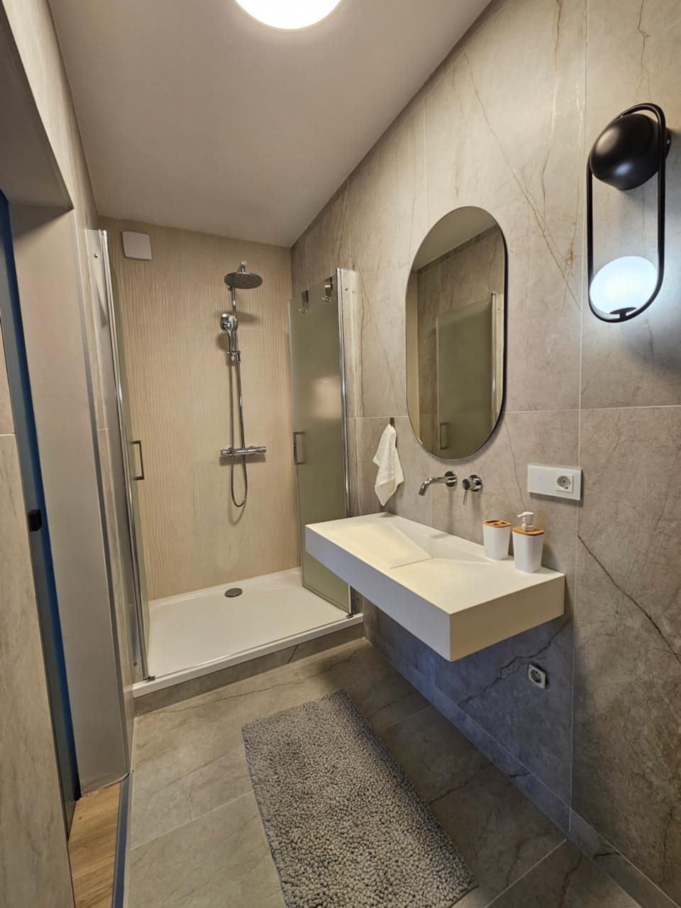 Shower, Bathroom, towels