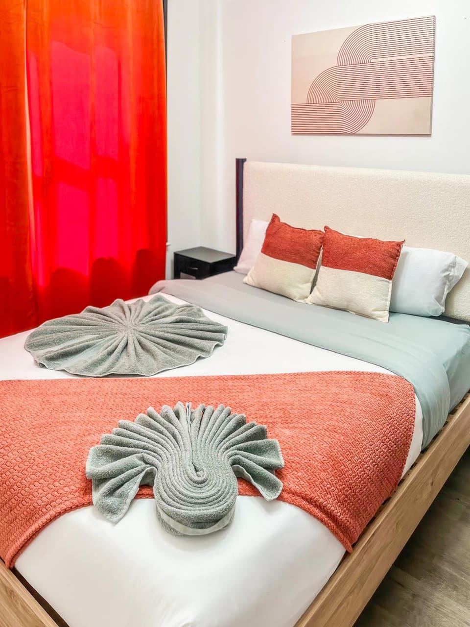 Photo of the whole room, Bedroom