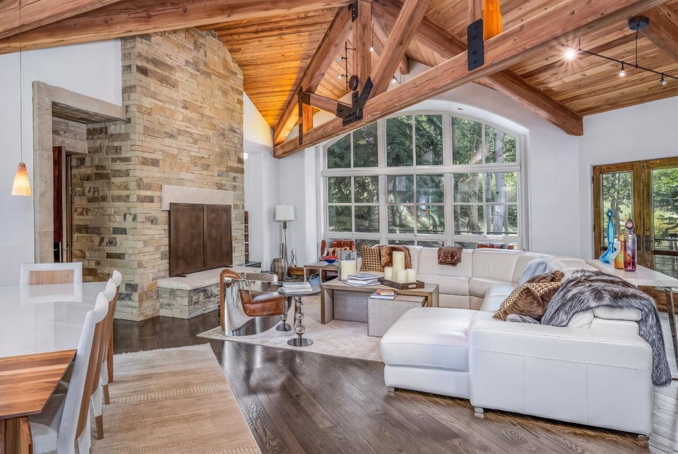 486 Forest Rd, home House in Vail