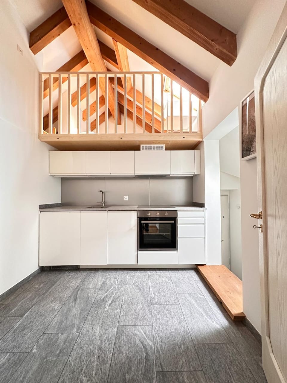 Kitchen or kitchenette, minibar, stove