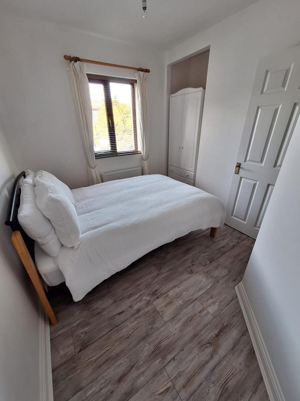 Bed, Photo of the whole room, Bedroom, wardrobe