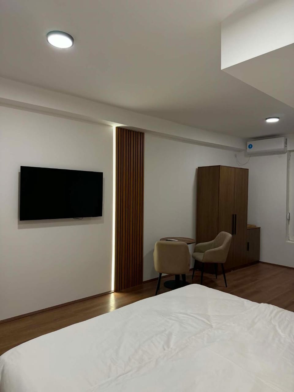 Communal lounge/ TV room, TV and multimedia, Photo of the whole room, Seating area, Bedroom, wardrobe