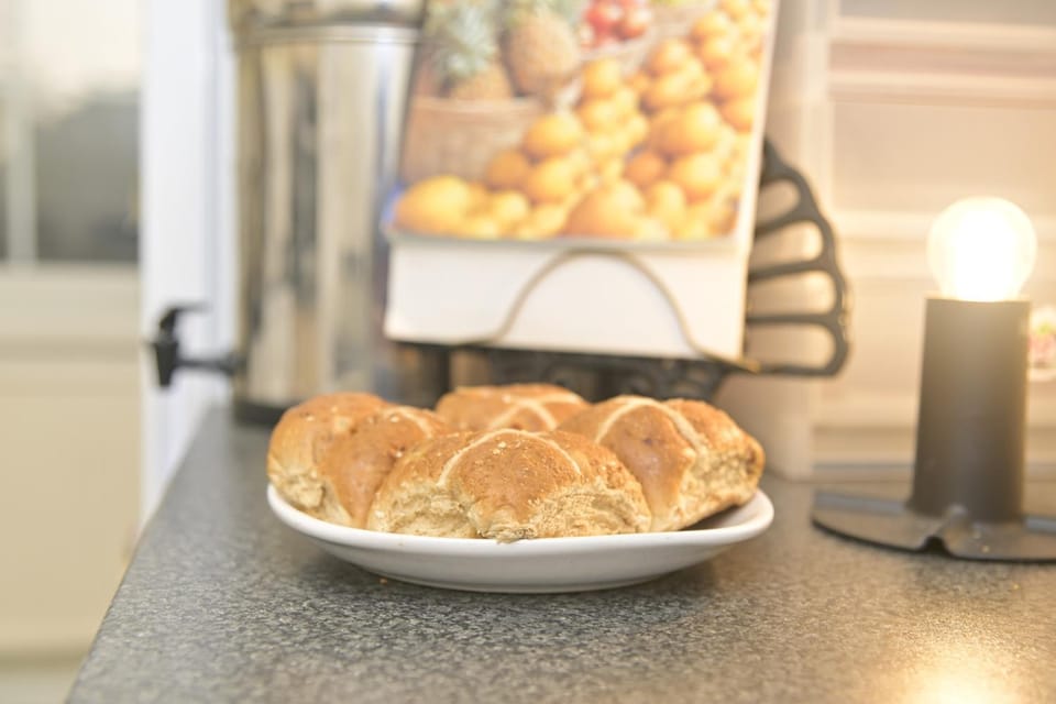 Kitchen or kitchenette, Food and drinks, Food, Breakfast, Continental breakfast