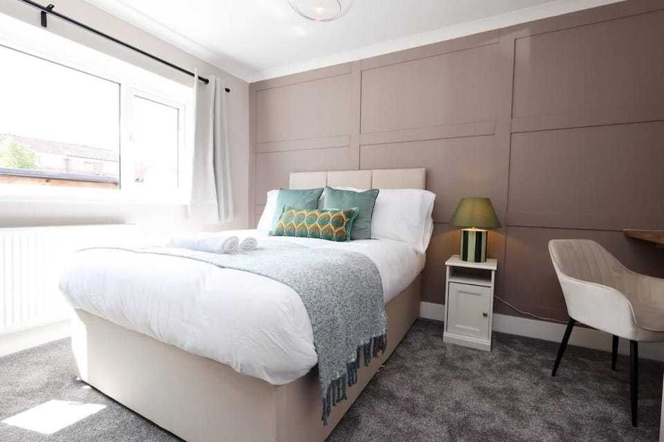 Stylish & Spacious Cardiff Home Sleeps 6-10 House in Cardiff