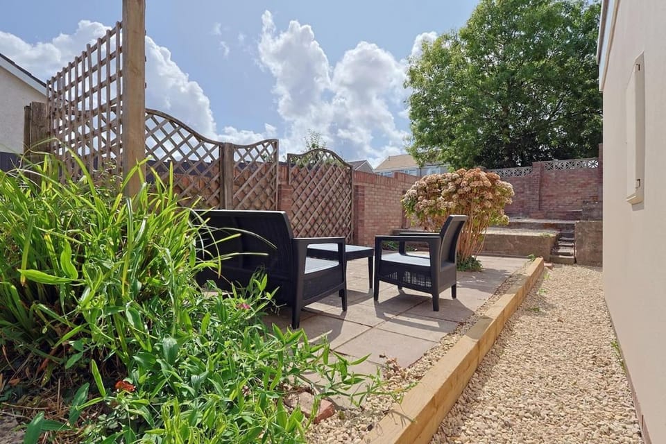 Stylish & Spacious Cardiff Home Sleeps 6-10 House in Cardiff