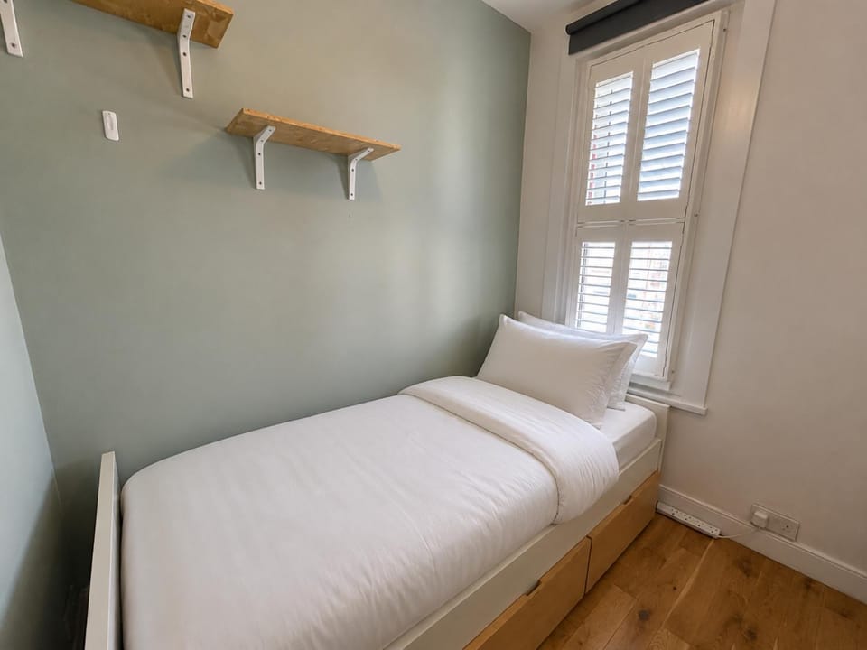 Spacious 3BDR Home with Garden in North London House in London