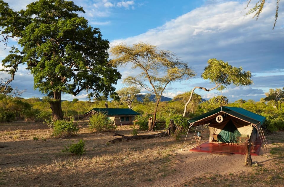 Mdonya Old River Luxury tent in Tanzania