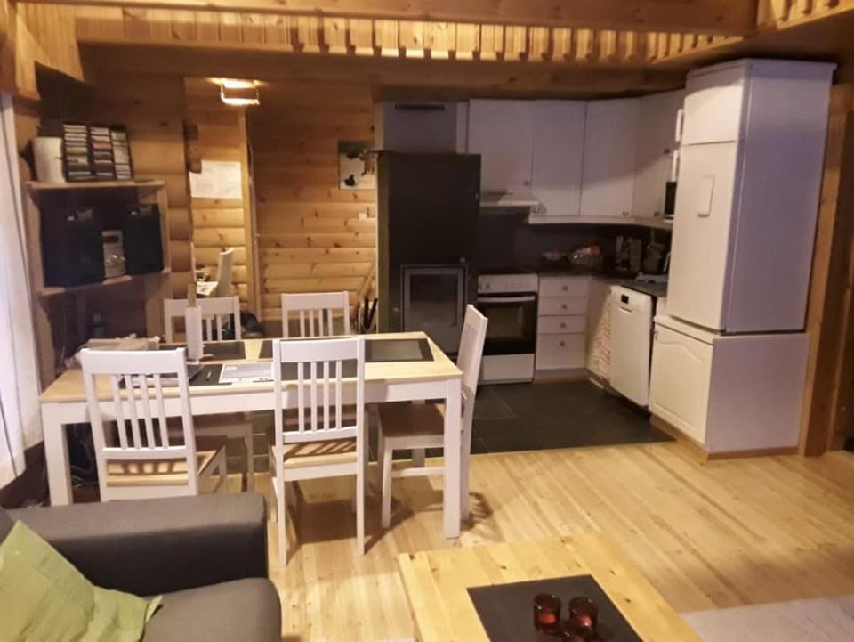 Kitchen or kitchenette, Dining area, dishwasher, oven, toaster
