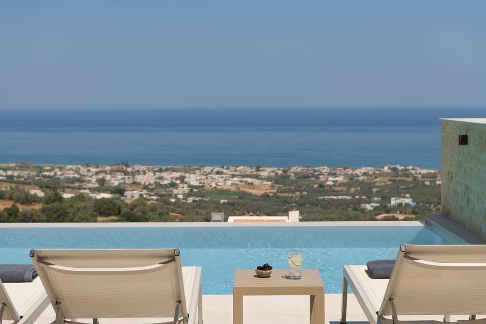 Day, Natural landscape, View (from property/room), Balcony/Terrace, Seating area, Pool view, Sea view, Swimming pool